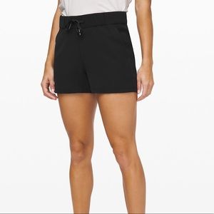 Lululemon woven 2.5 gray shorts